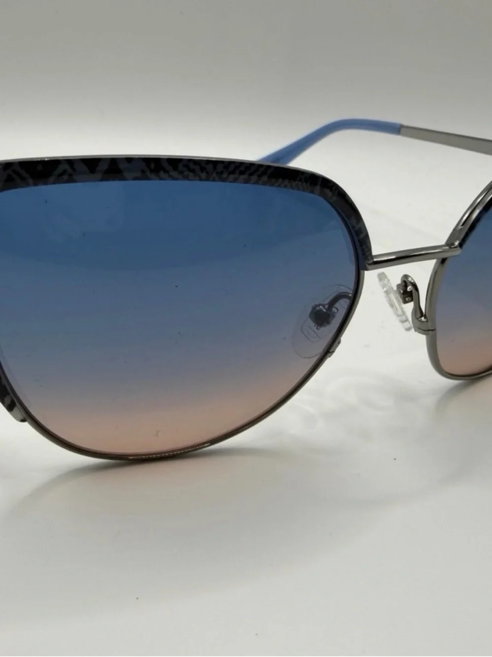 Guess GU00217 10W Cat Eye Sunglasses Blue Gradient Lens Brand New w/ Case &Cloth